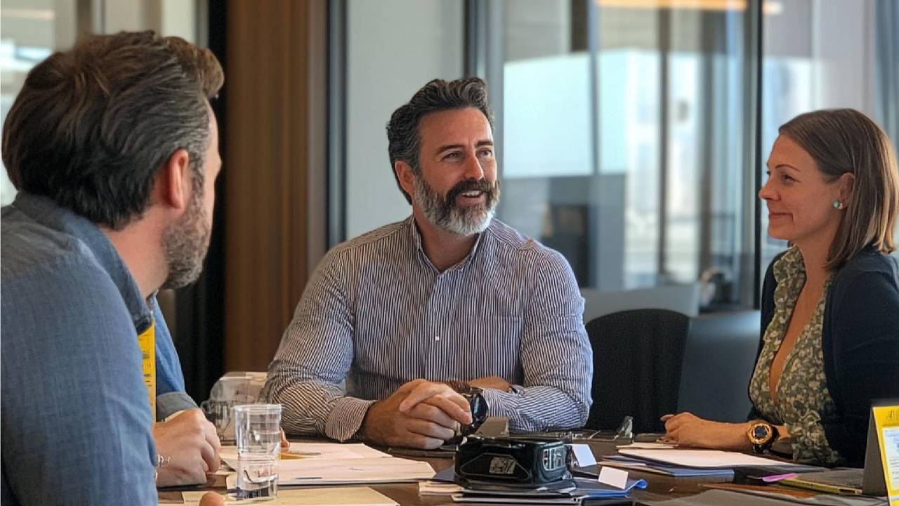 Manager leading a constructive team conversation focused on clarity, trust, and performance
