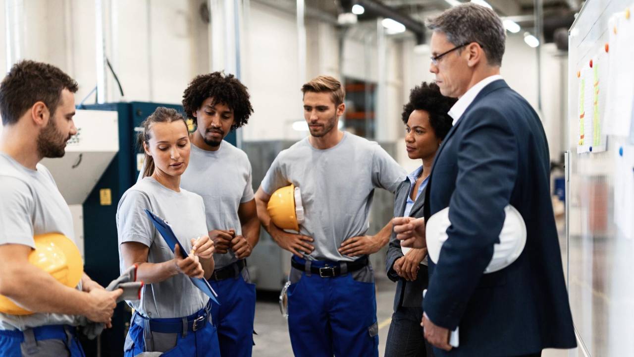 Employees contributing openly during a psychologically safe team discussion