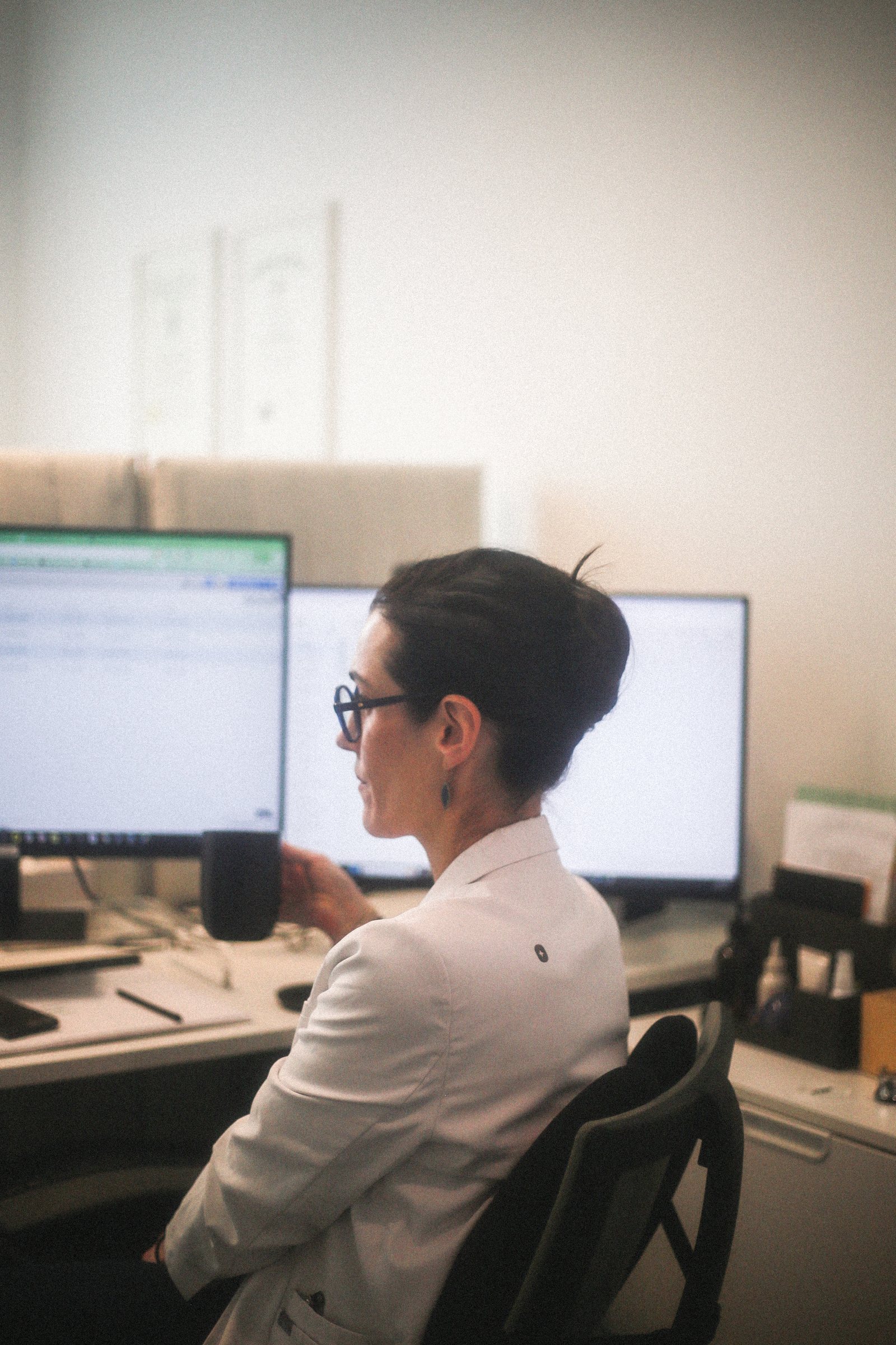 A WellSpoke medical doctor reviewing a consult at a dual-monitor workstation