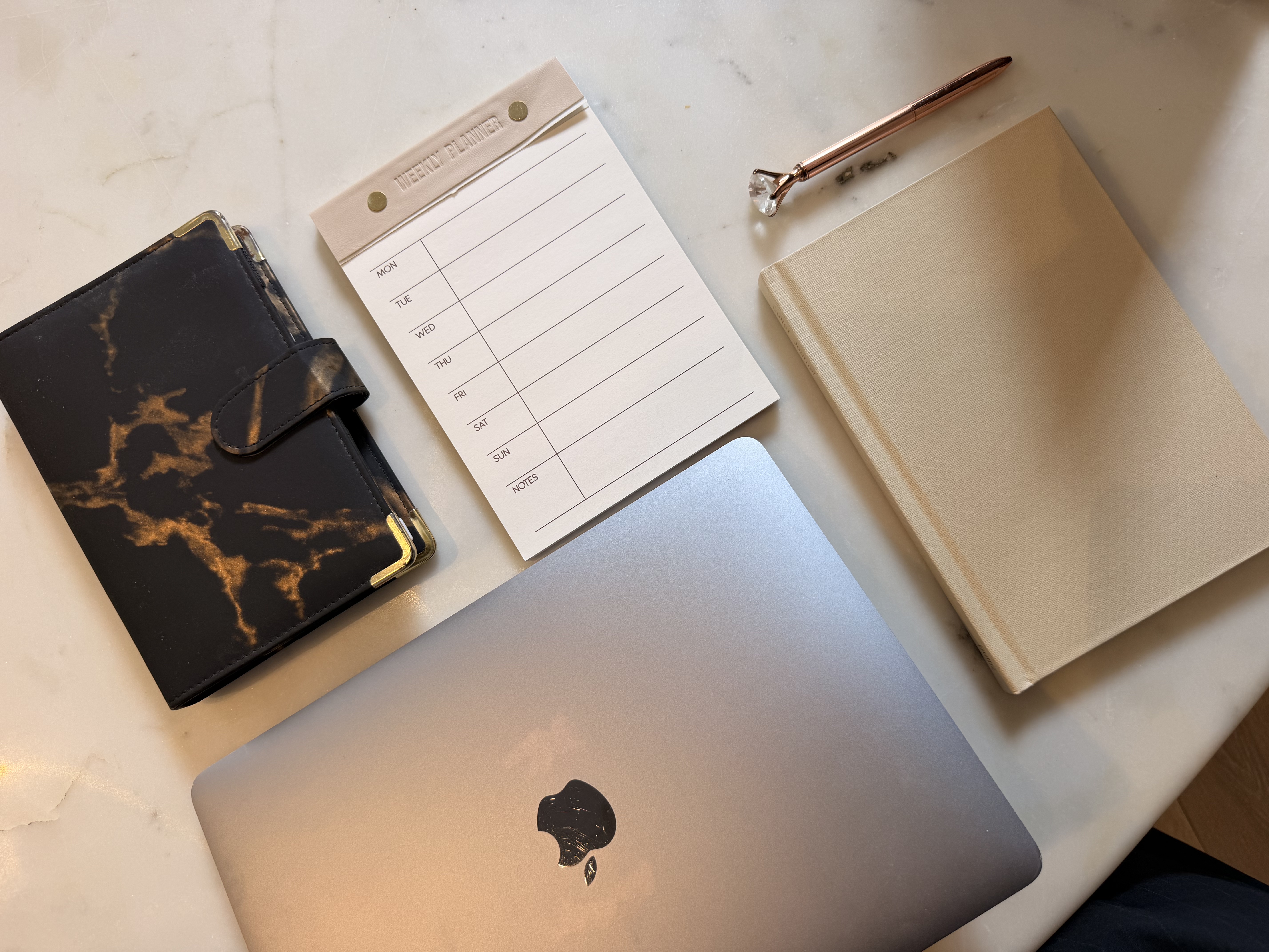 Bureau avec planner et to-do list