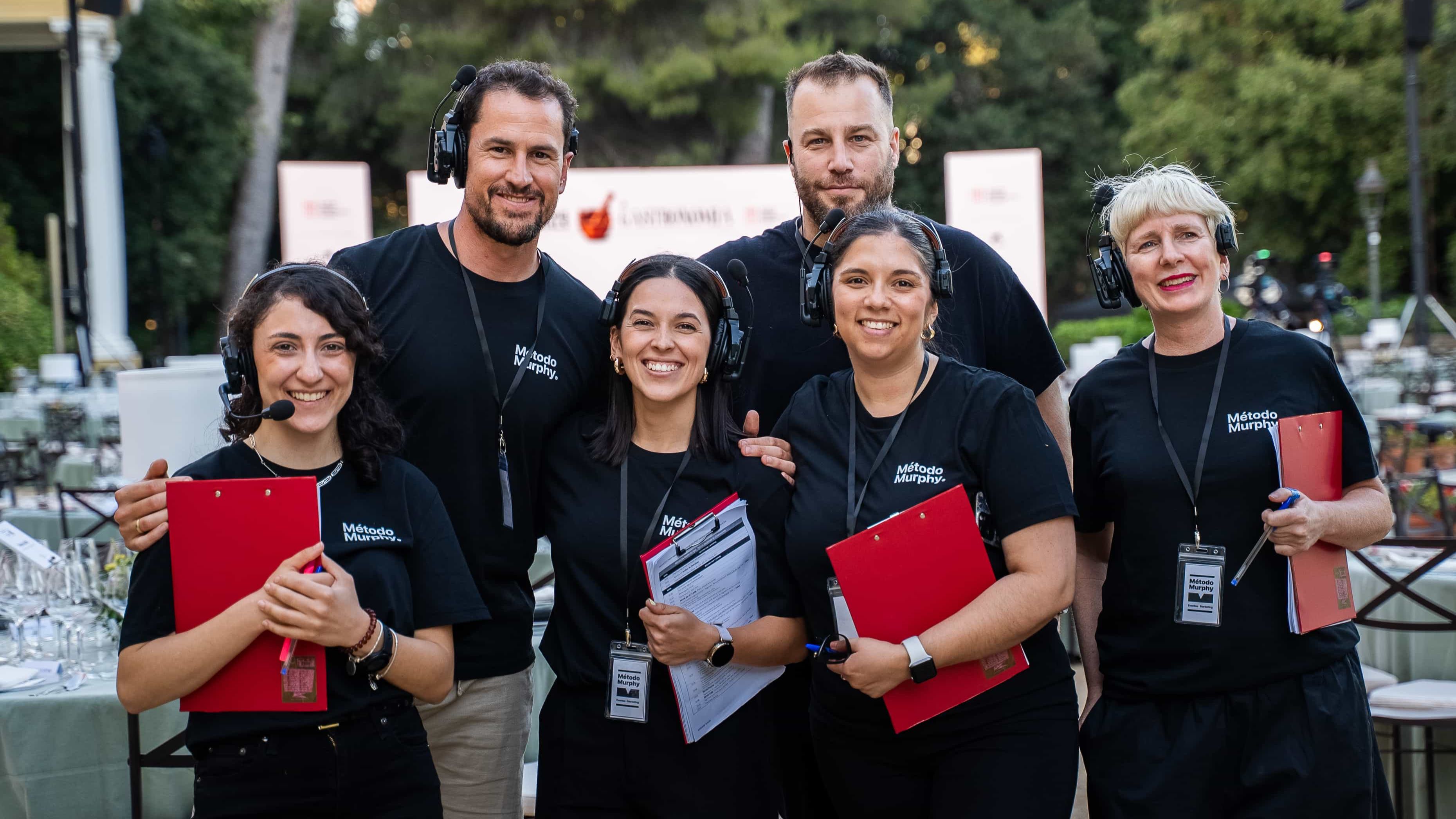 Equipo de Método Murphy y alumnas en el backstage de una gala con chefs con estrella Michelin