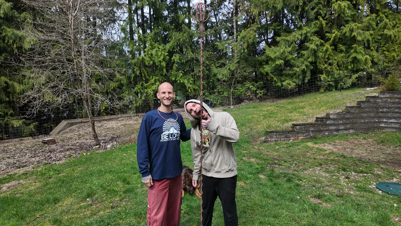 Spence Madden and Steven Dalgarno on the Land with a Harmonizer Antenna System, seen from above