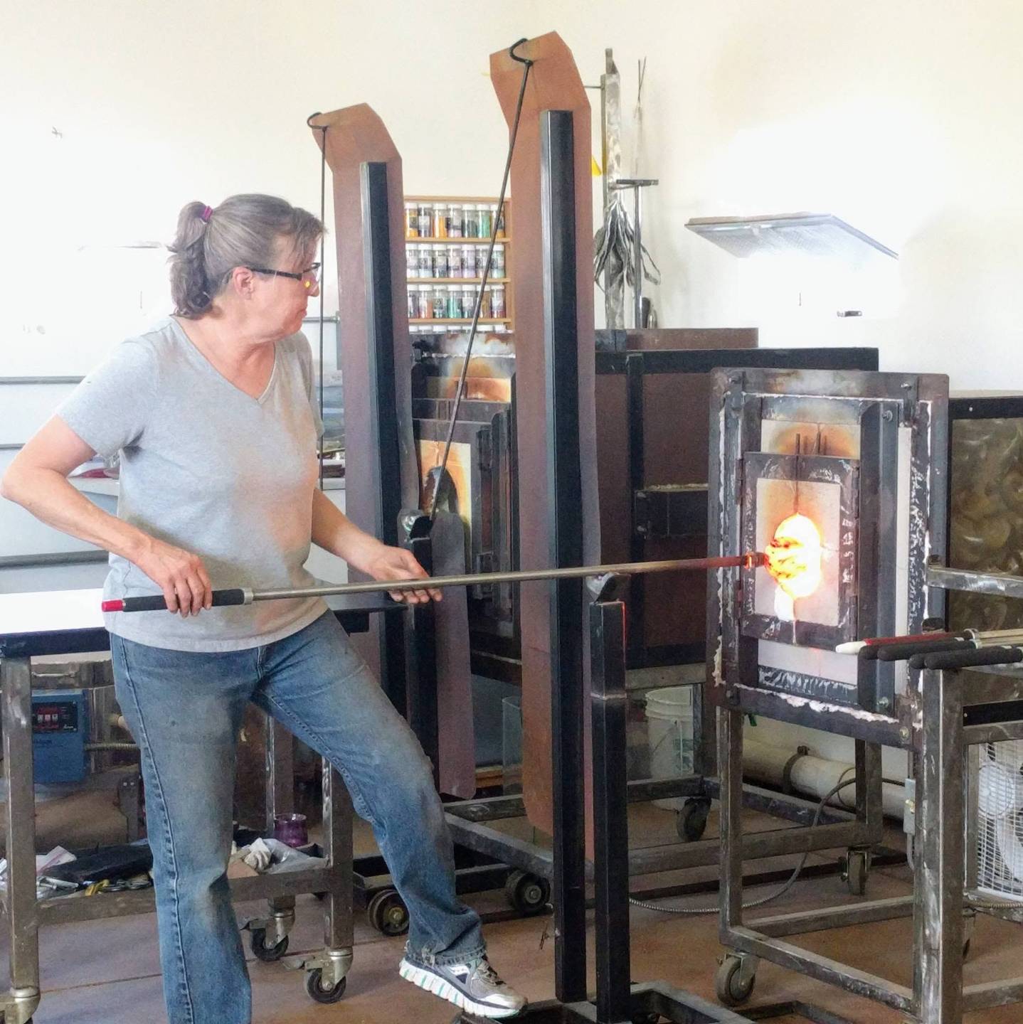 Donna Gordon glassblowing