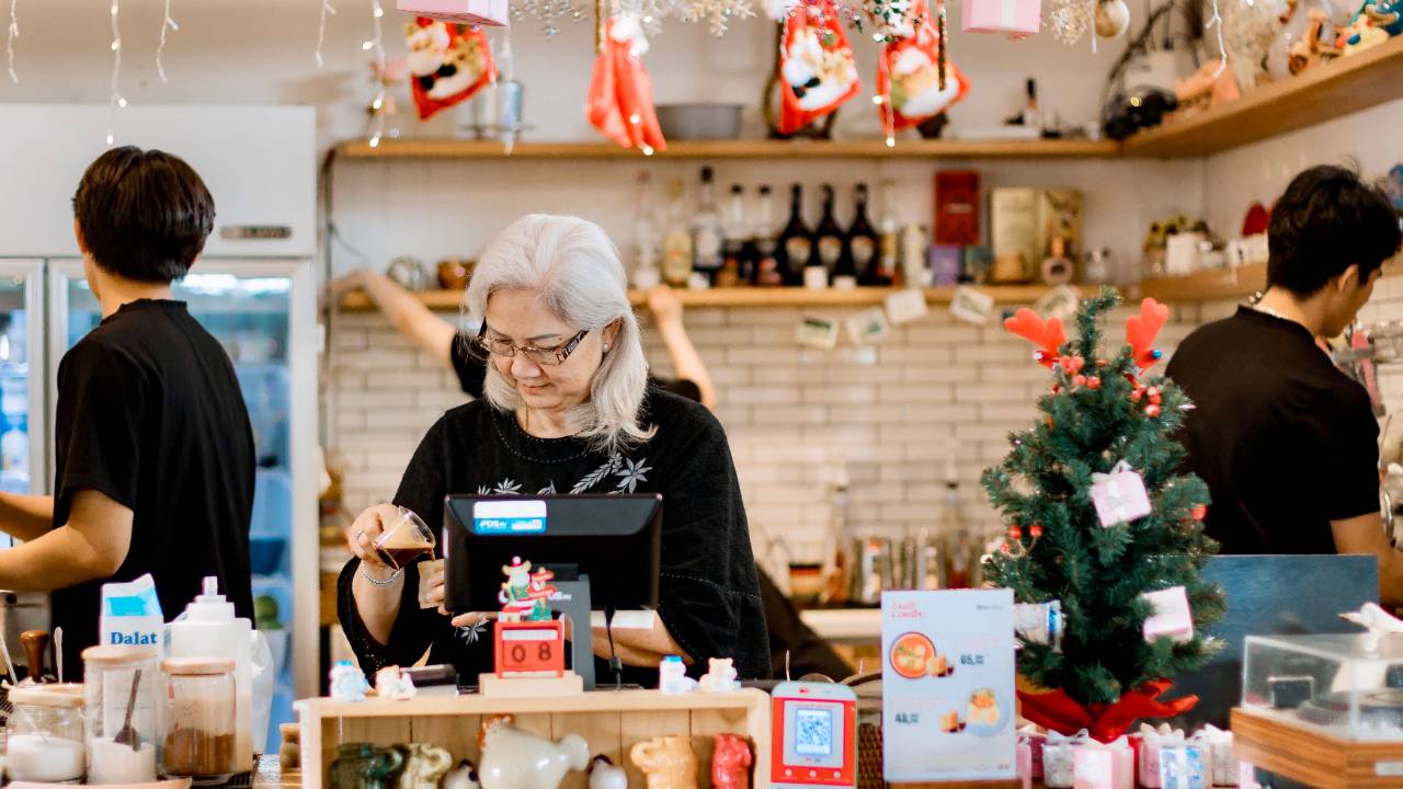 The Right Way to Talk to a Business Owner About Their Payments