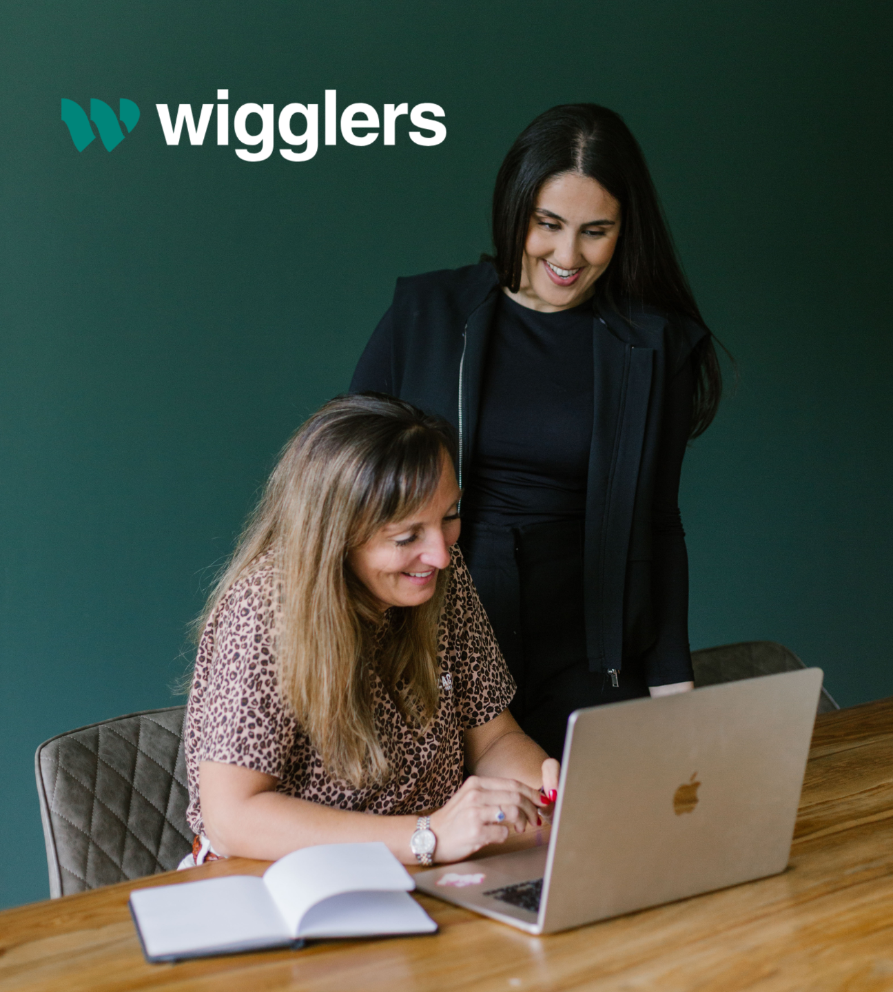 Stéphanie et une collègue sur la plateforme Wigglers