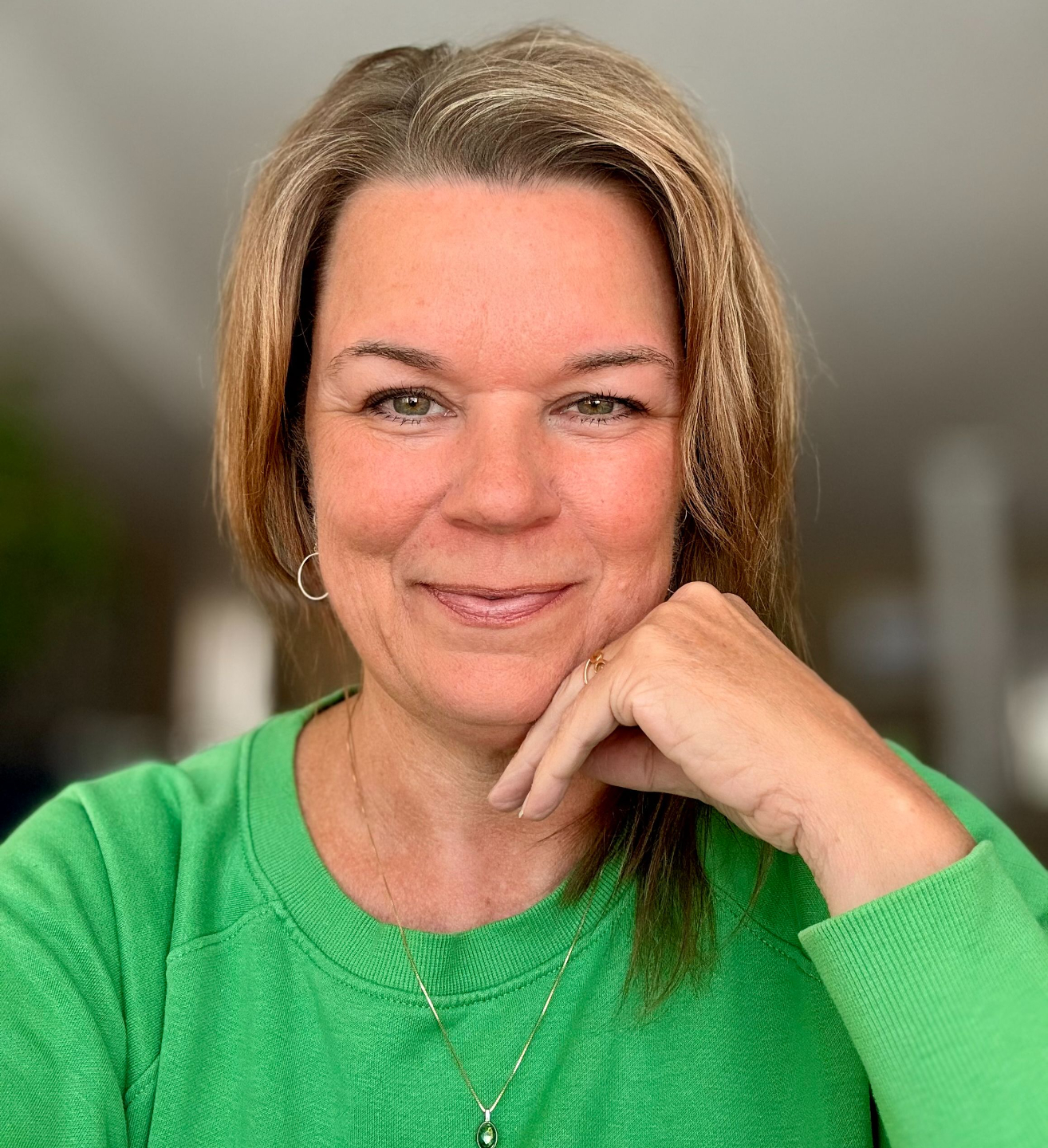 Nicole Odelle mindset and energy coach offering grounded support