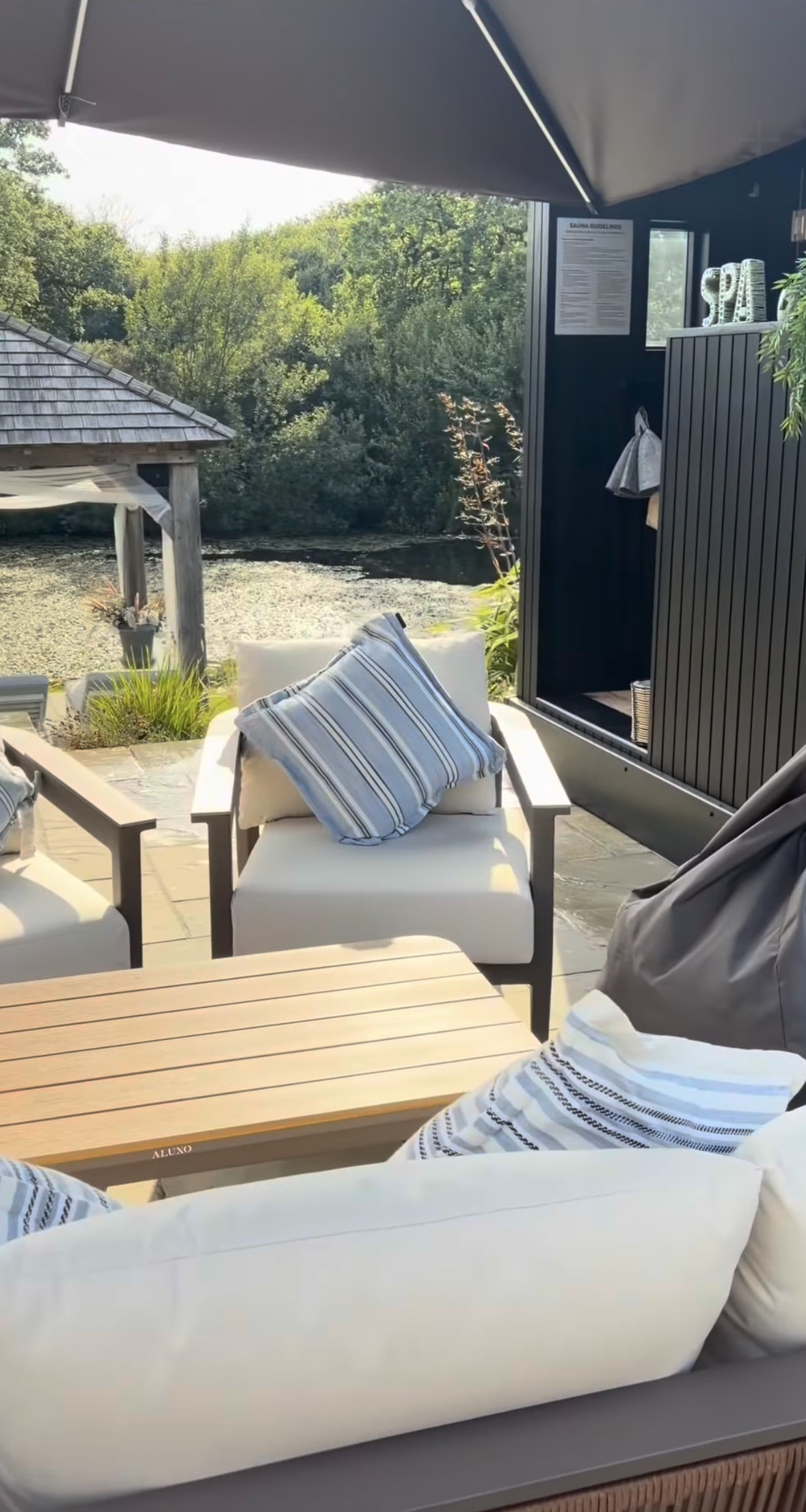 Spa lounge seating