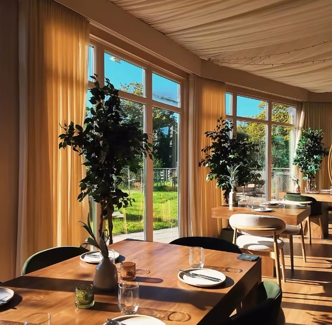 The restaurant at Gower Retreats