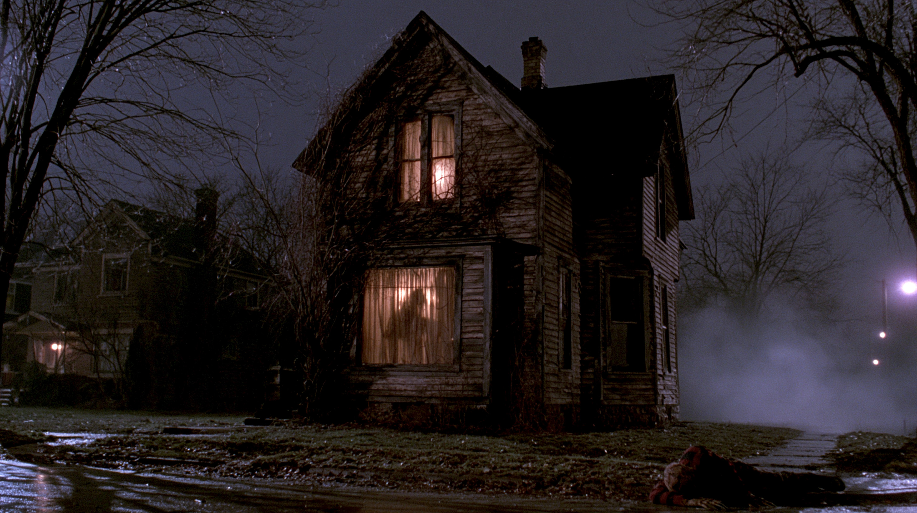 Decaying house at night — Lighting & Mood