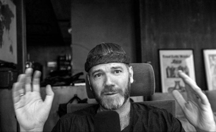 Justin Mott giving online photography coaching from his studio