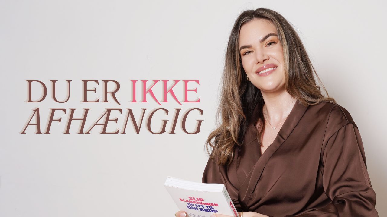 Amanda Louise med sin bog og teksten "Du er ikke afhængig".