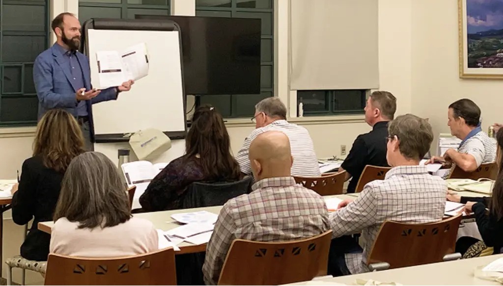 Dustin TenBroeck teaching a Retirement 101 classroom