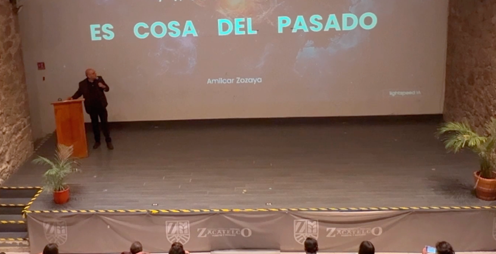 Amílcar Zozaya en escenario