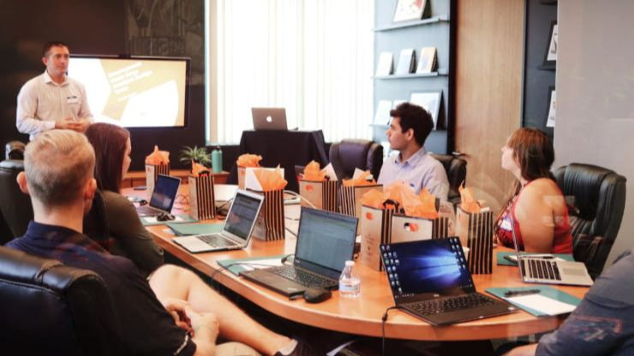 What to Look for in an Online Marketing Class: 10-Point Checklist