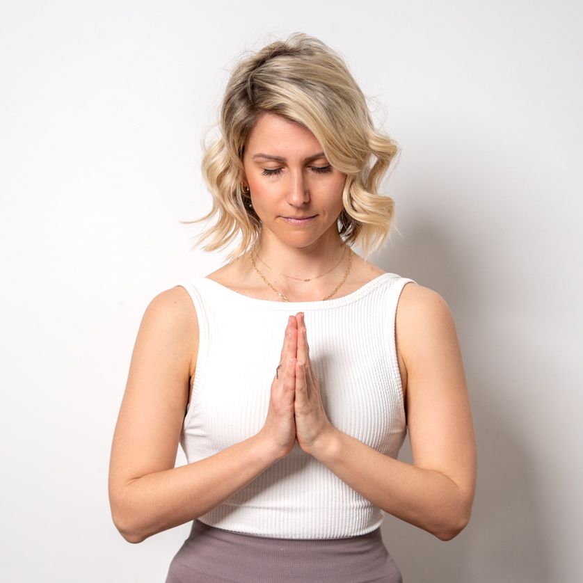 Photo of Rebecca Michelle, a private meditation coach sitting crossed legged in meditation.