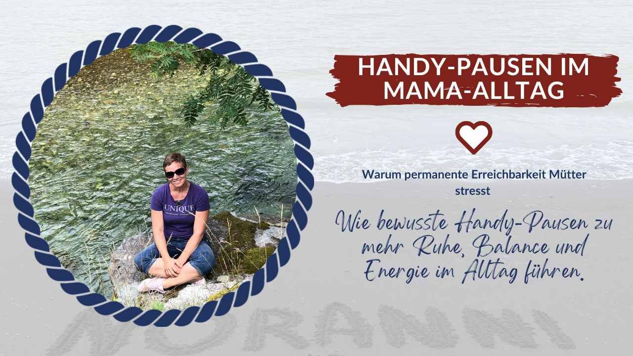 Mutter sitzt entspannt auf einer Parkbank ohne Smartphone und genießt bewusst eine Handy-Pause für mehr Ruhe und inneren Frieden.