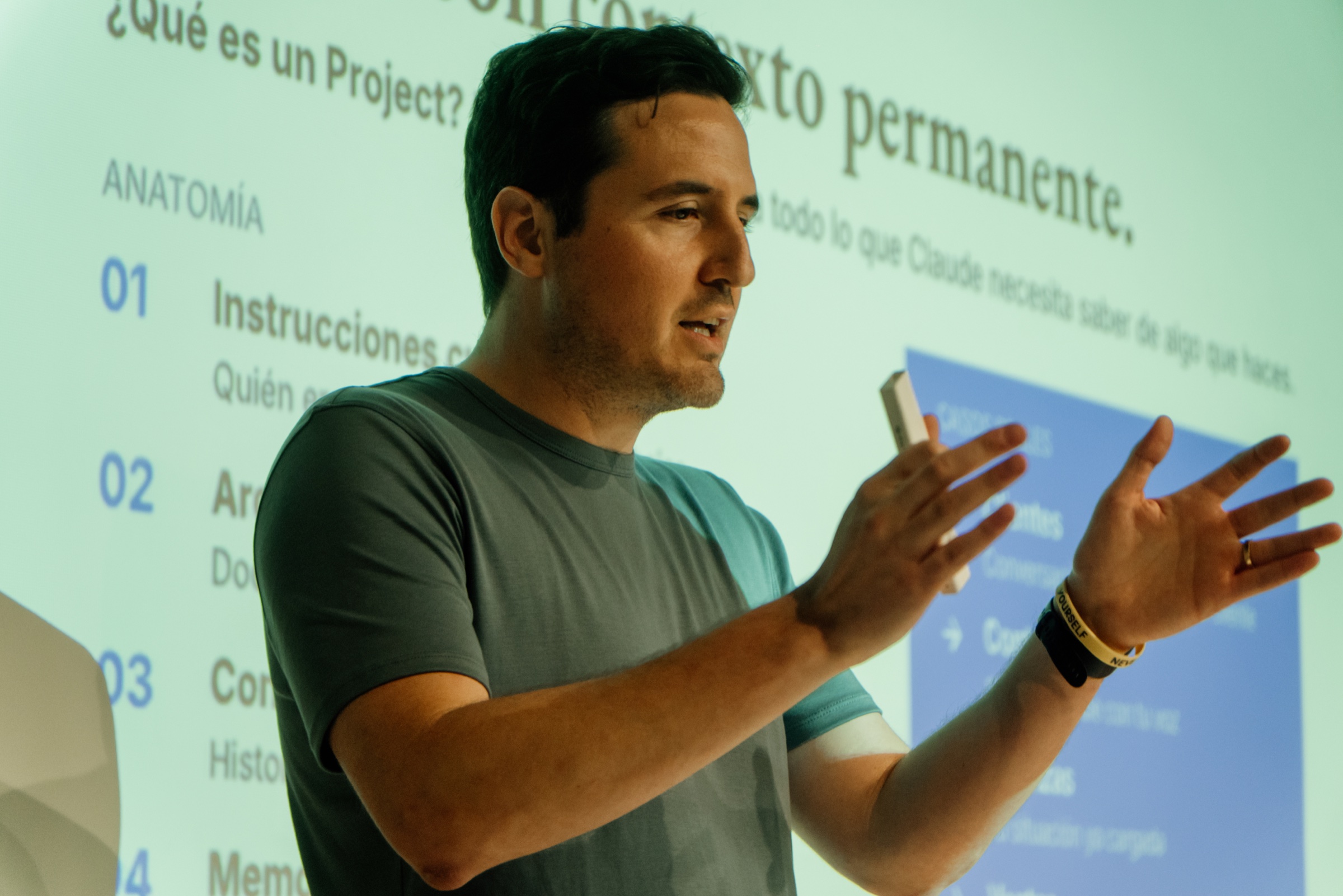 Eugenio Bremer explicando en vivo