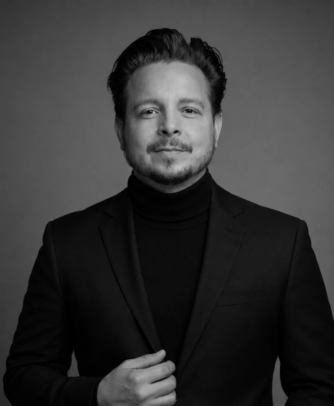 Retrato de Marcos Carrasquillo, fundador de MC Academy