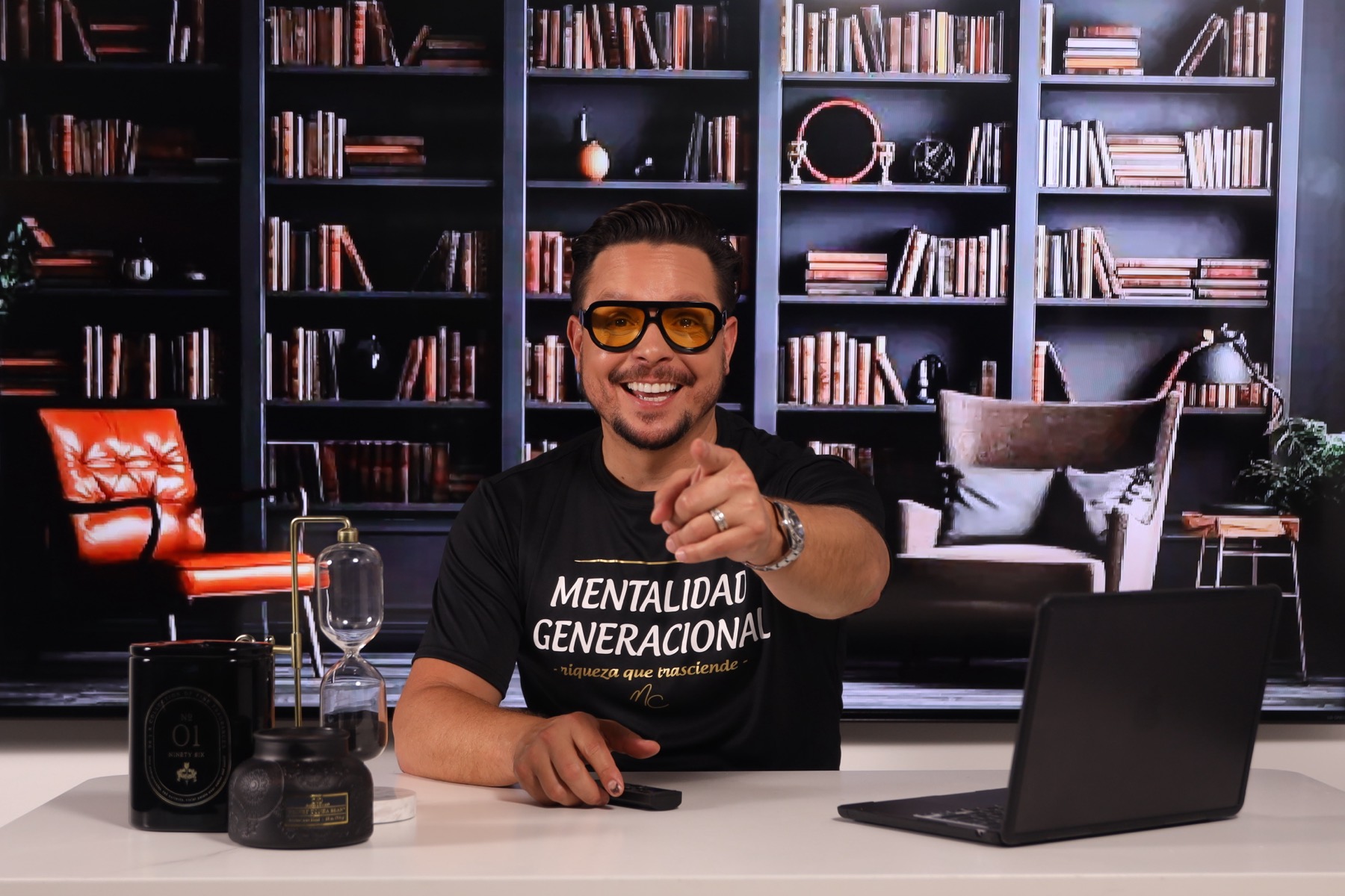 Marcos Carrasquillo en el estudio de MC Academy