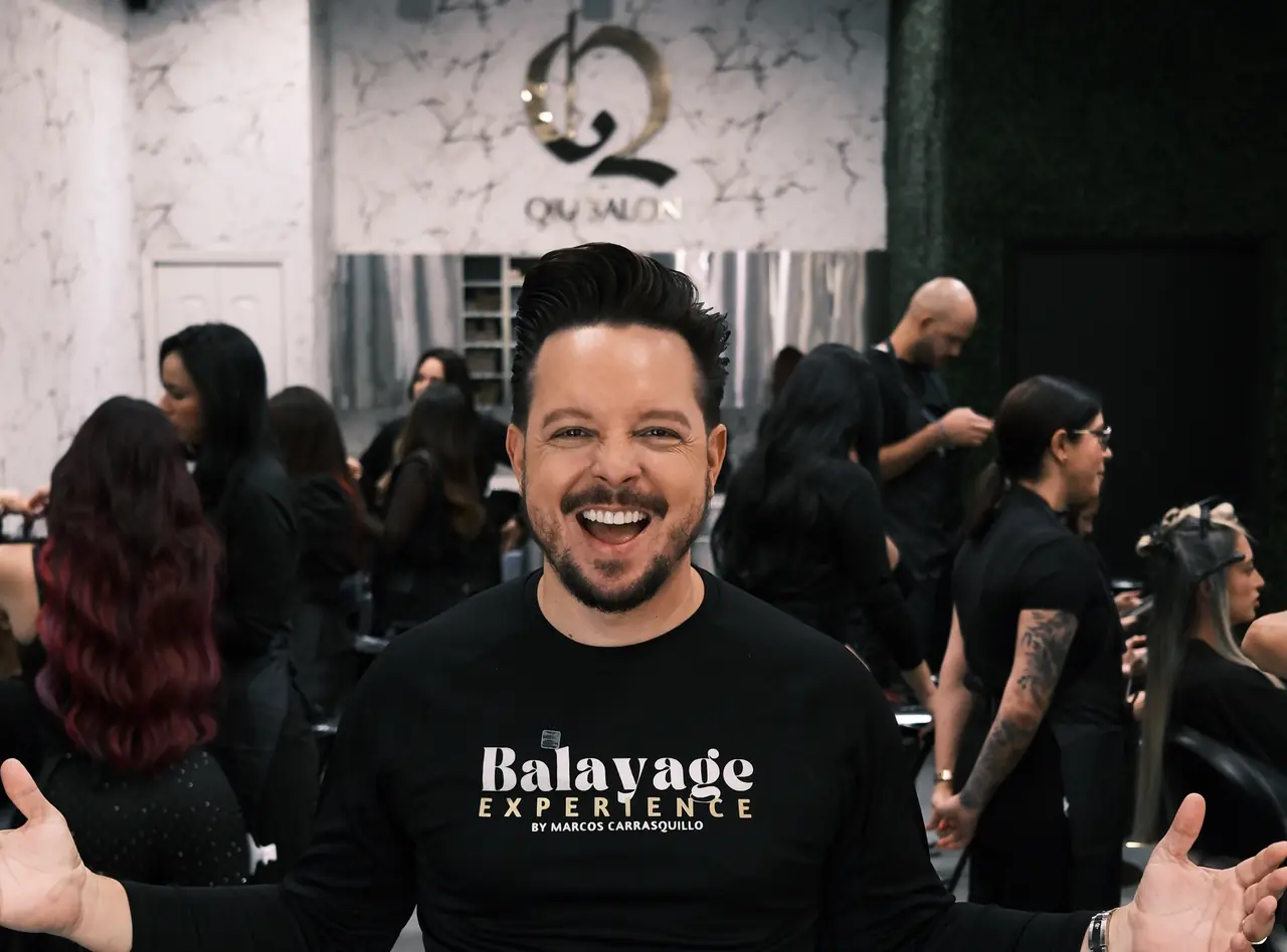 Marcos Carrasquillo con participantes de Balayage Experience
