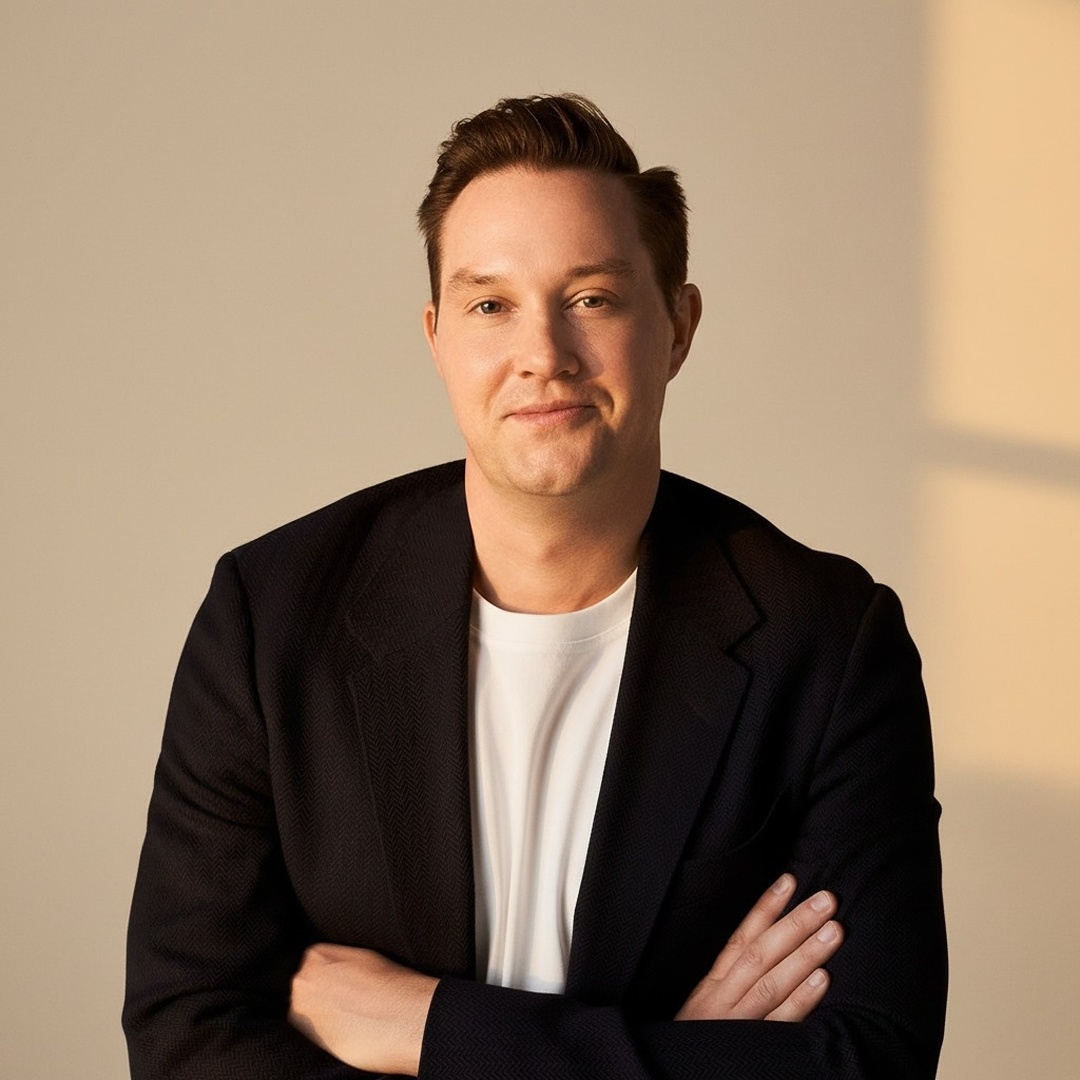Marcus J Emsley, The Guide