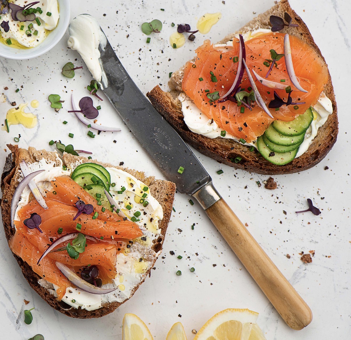 Toast saumon fume concombre
