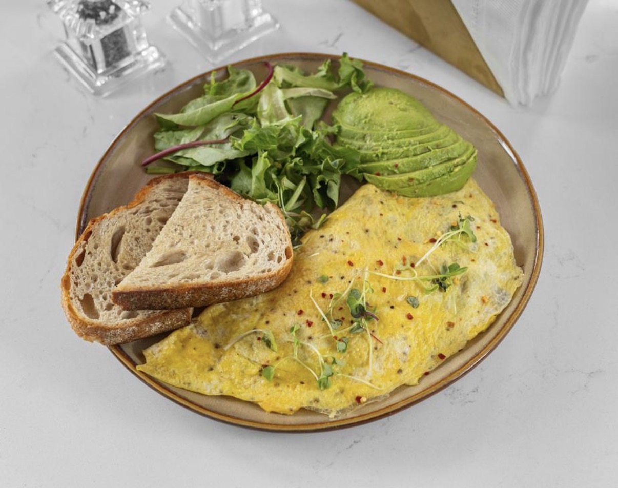 Omelette avocat pain au levain