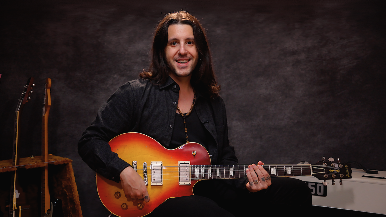 Julio Mendoza playing guitar