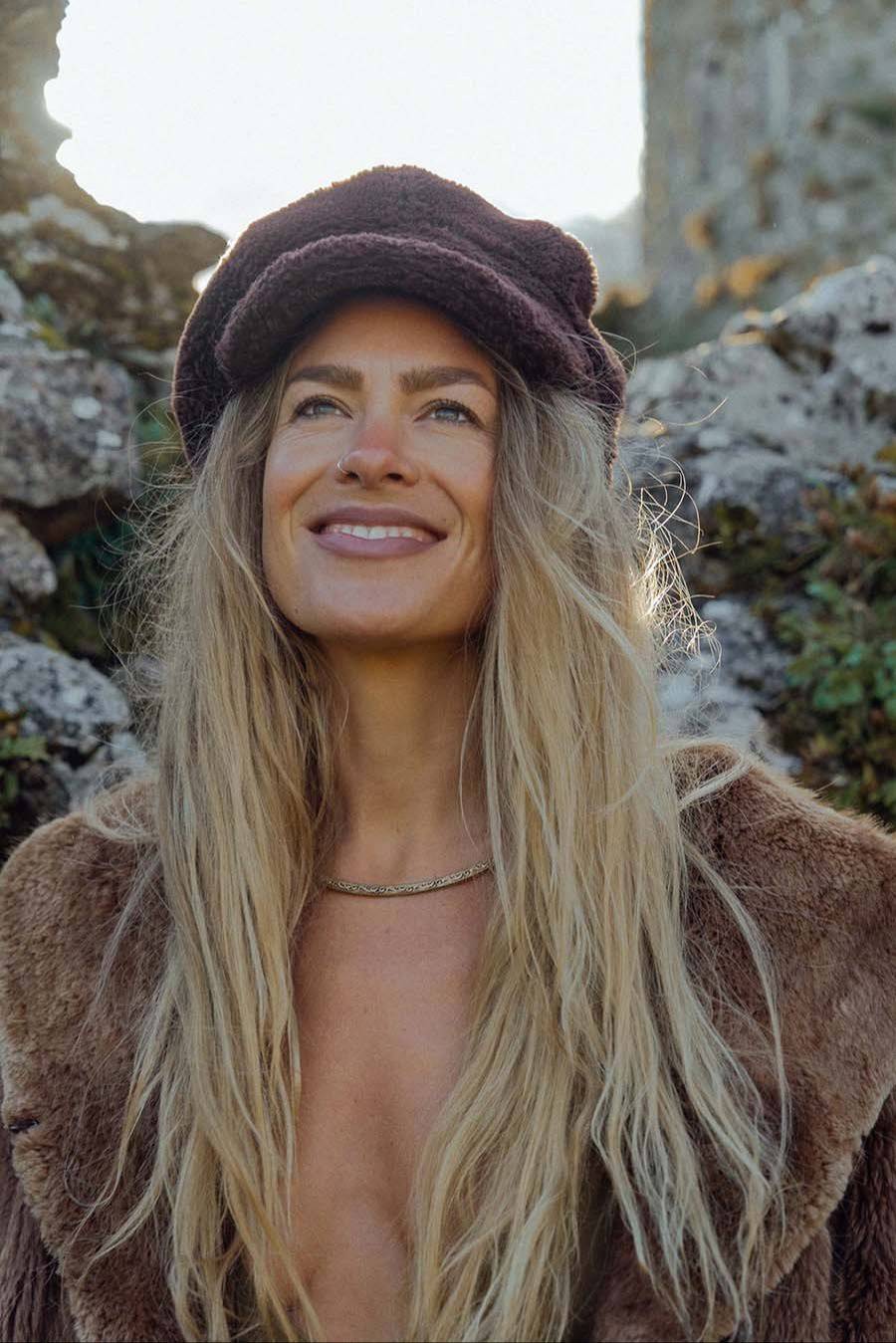 Luzi Pods is a somatic sexologist and erotic artist
