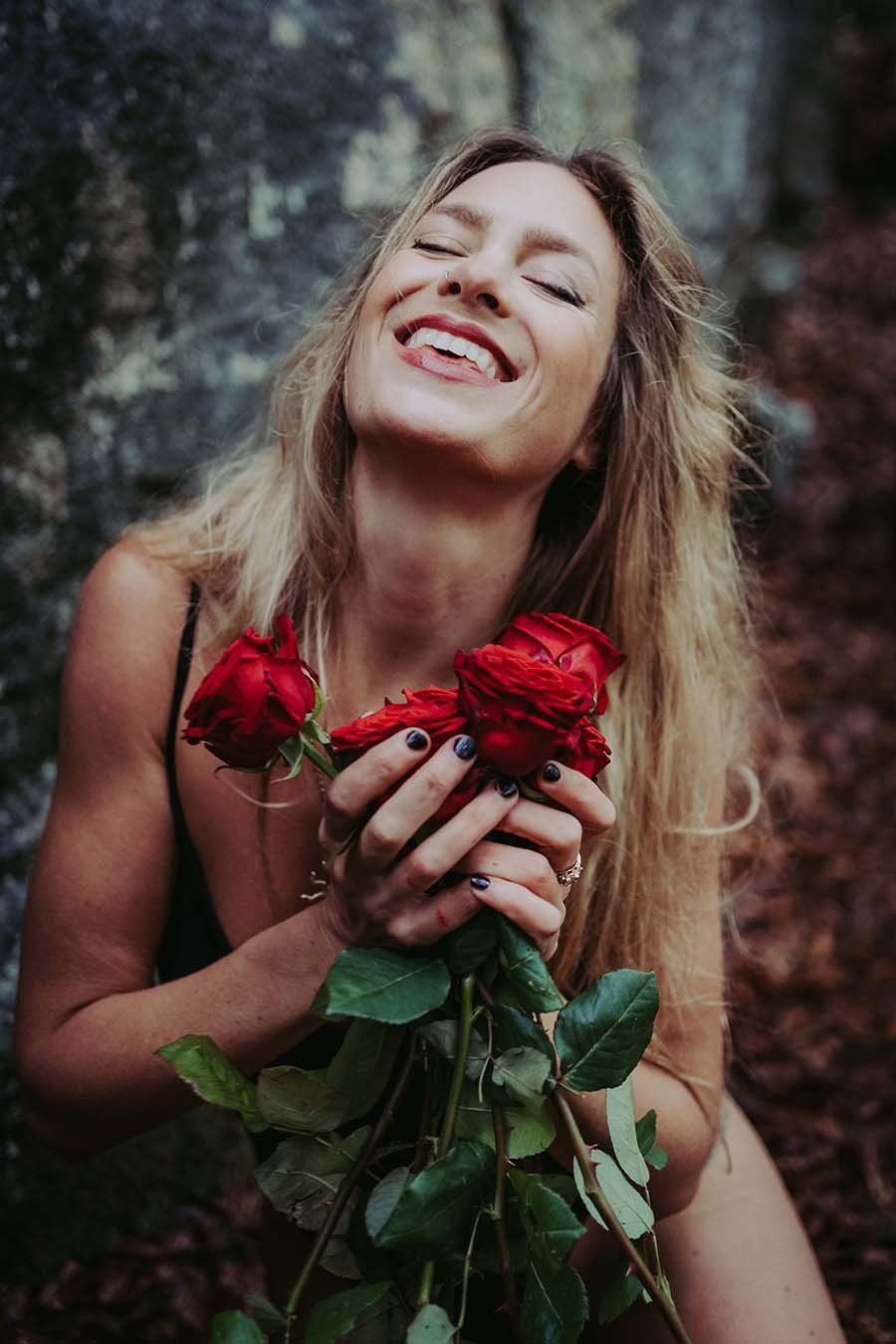 Luzi Pods offers self Pleasure courses and retreats for women as a somatic sexologist