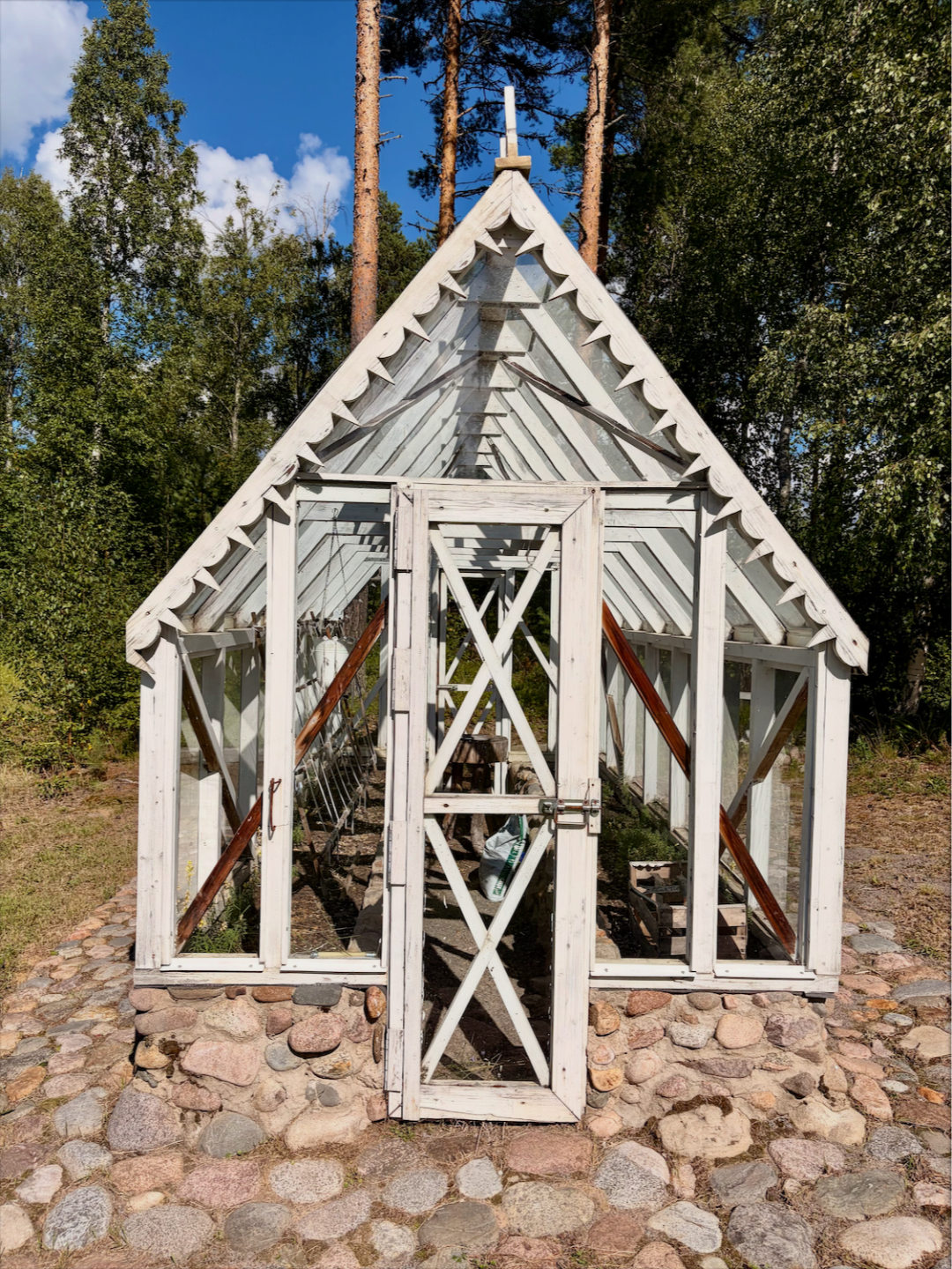 Tallikäytävä ja karsinat