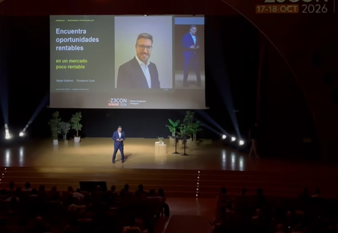 Sergio Gutiérrez durante una ponencia en un auditorio
