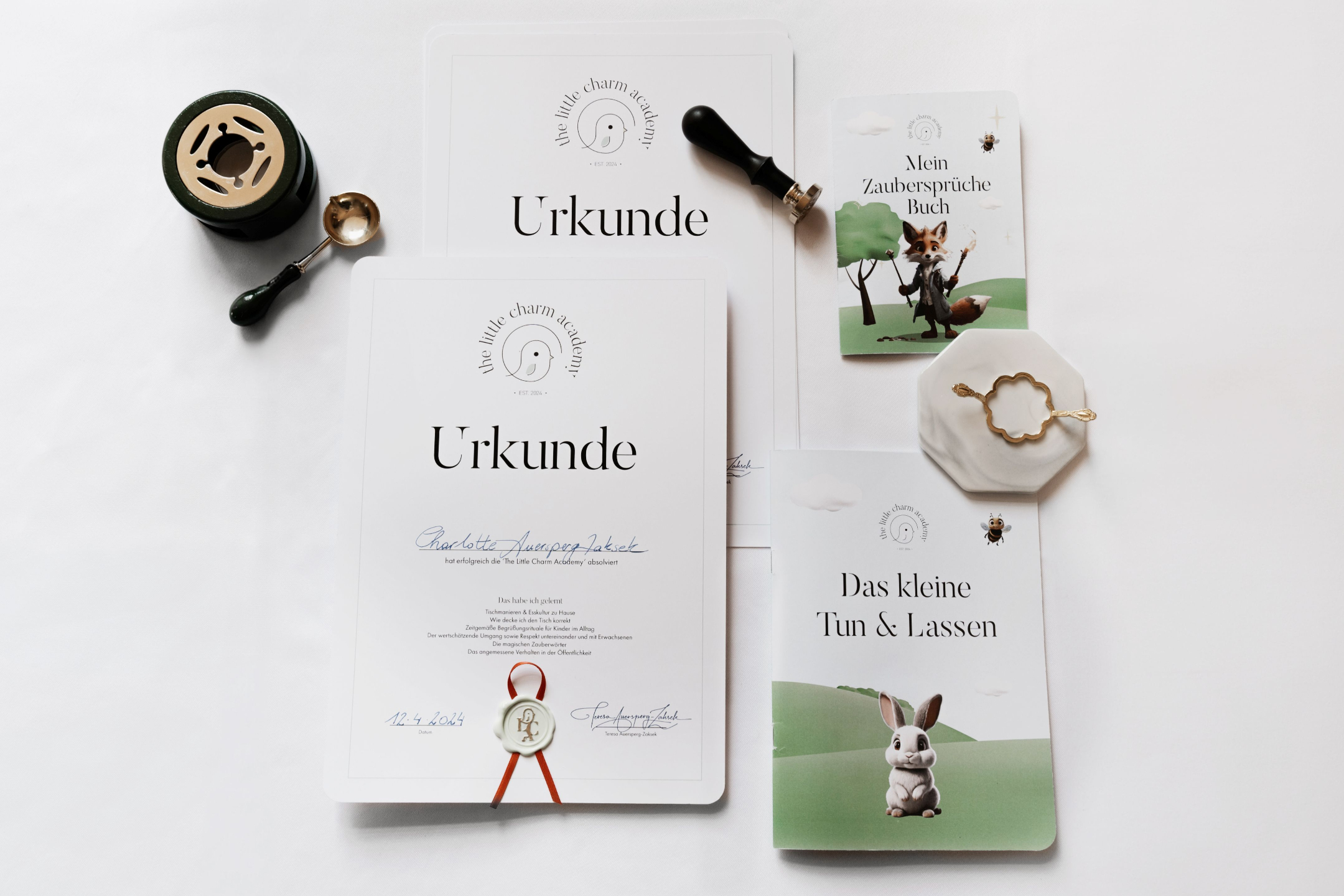 Urkunde als Abschluss des Little Charm Academy Programms