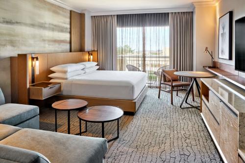 Deluxe King guest room