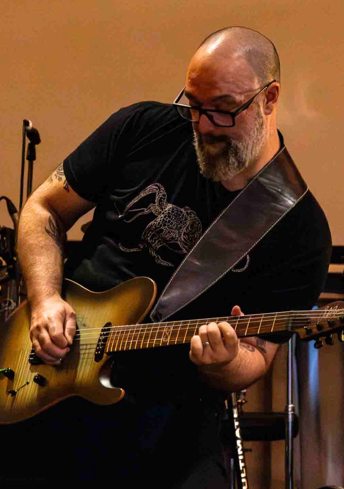 Rob Chapman playing guitar at Guitar Dreams