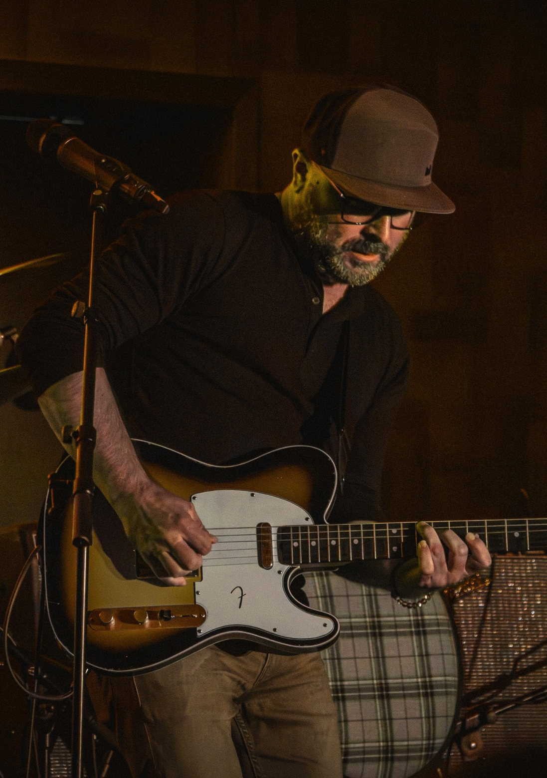 Guthrie Trapp playing guitar at Guitar Dreams