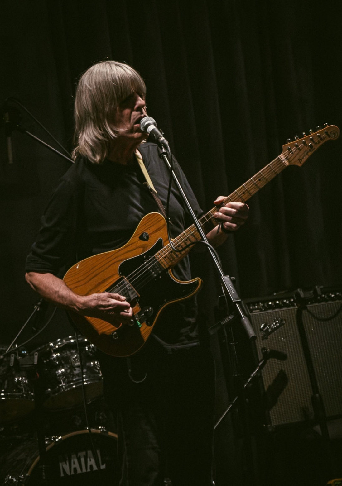 Mike Stern playing guitar at Guitar Dreams