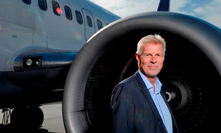 Kjeld Zacho Jørgensen in front of an aircraft engine