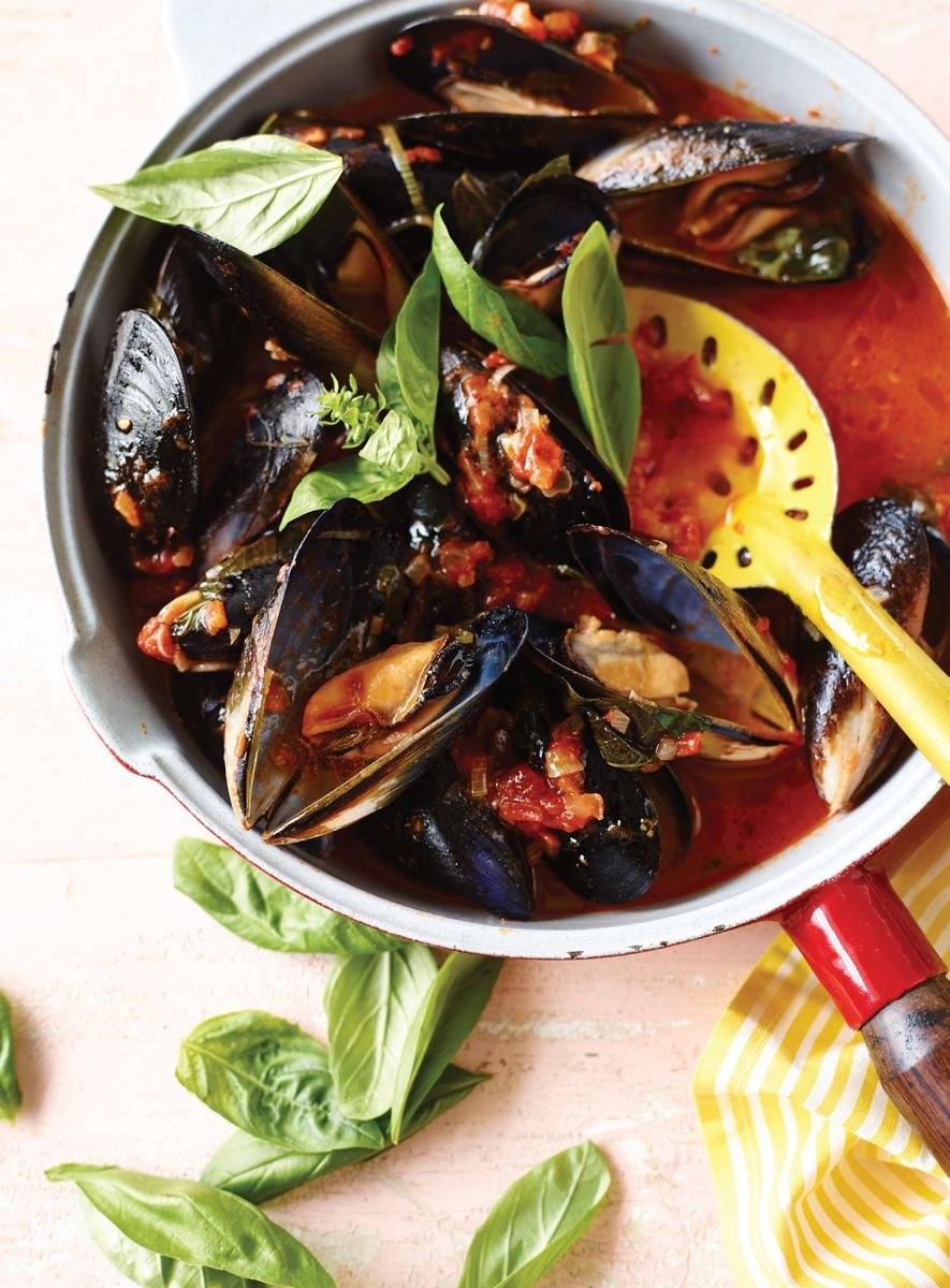 Mussels with tomato and basil