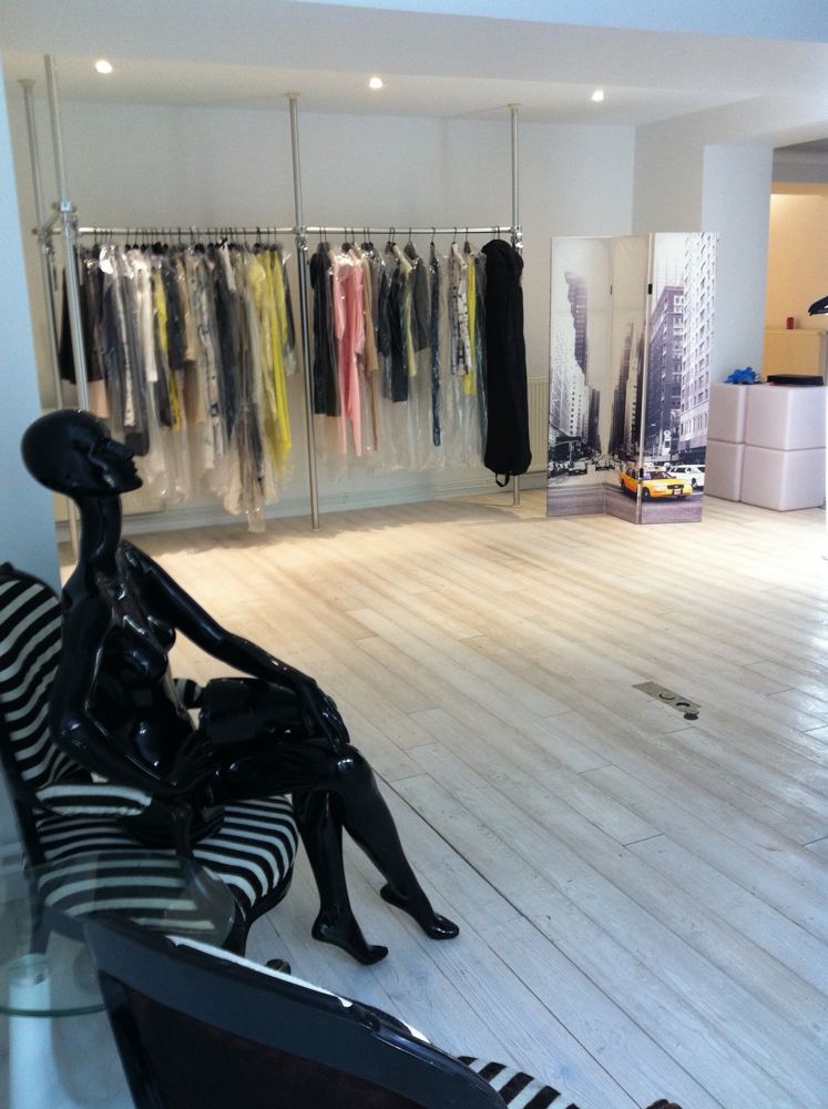 Le showroom Les Anges de la Mode, portants de collections