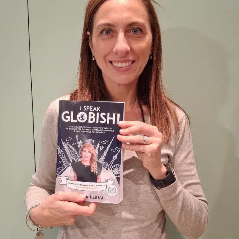 Andrea con il libro I Speak Globish!
