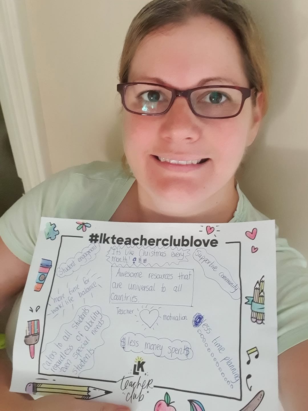 Kerri-Anne holding a handwritten #lkteacherclublove sign