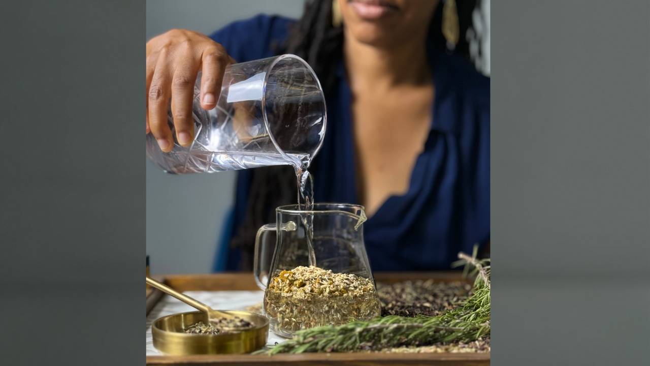 Herbal plants and natural wellness imagery supporting the Family Farmacy course by Iwilla Remedy