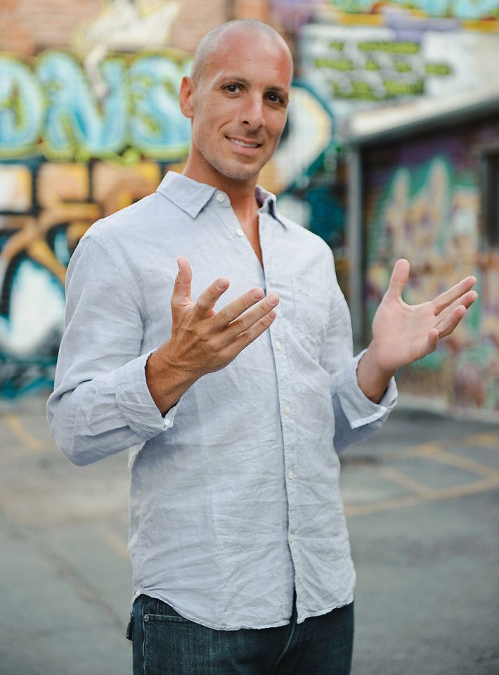 Gabe Azoulay gesturing in a teaching session