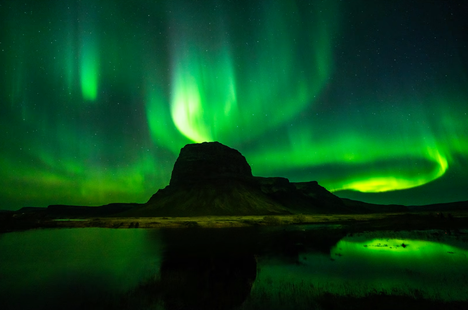 The Northern Lights over an Icelandic mountain, shot with no AI involved