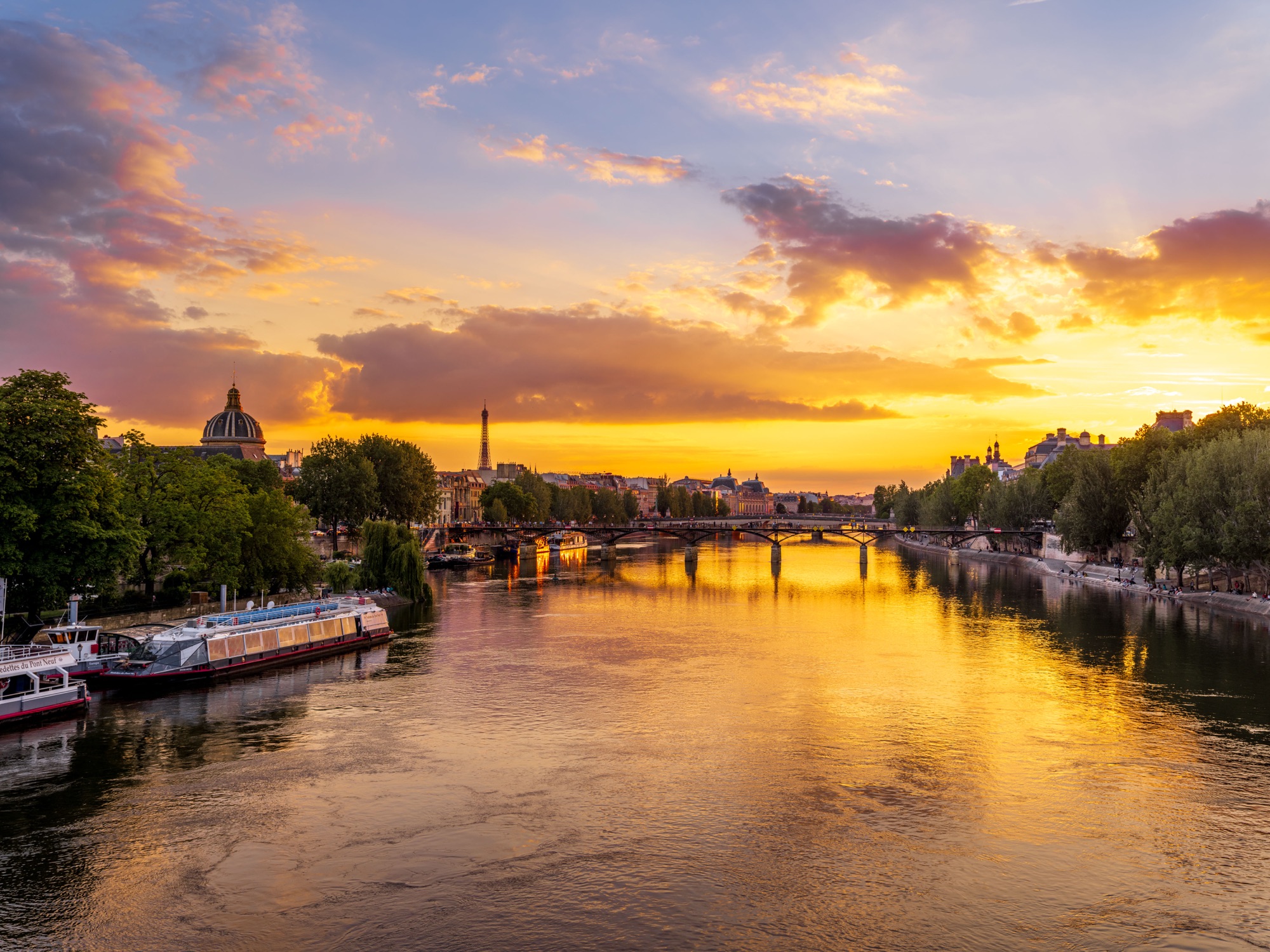 After a Lightroom preset — the Seine in Paris at sunset with a one-click AI Landscapes preset