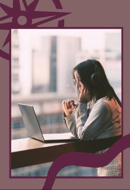 Online entrepreneur trying to solve the problem in her business
