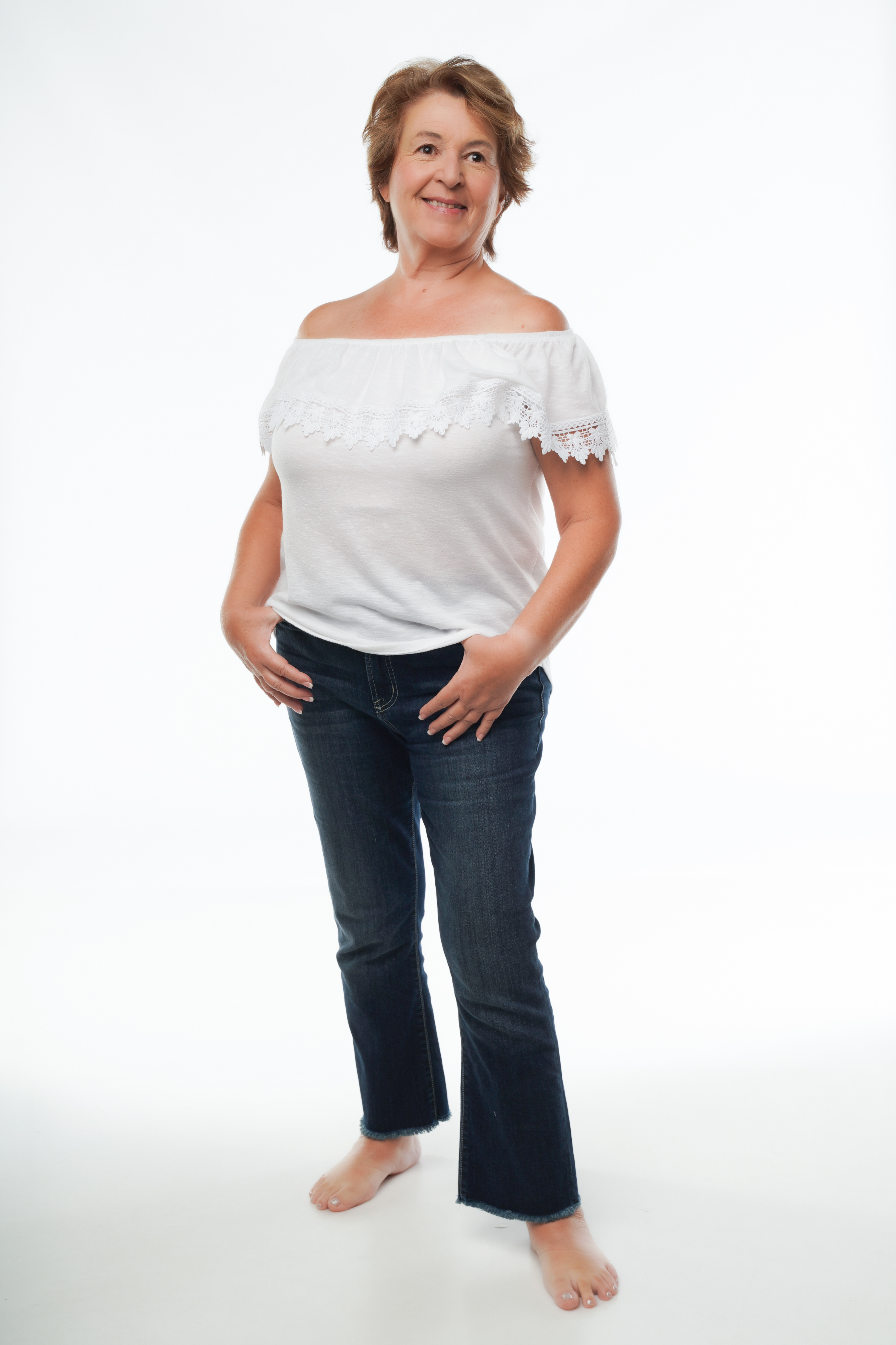 Retrato auténtico de la Dra. Gabriela Schaar Ford con blusa blanca