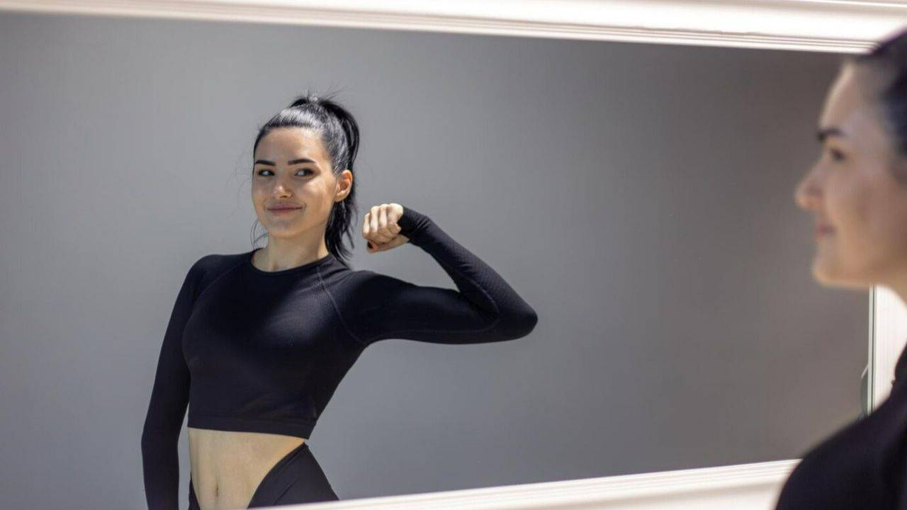 How to Body Image Pressure in the Pro Cheerleading Industry