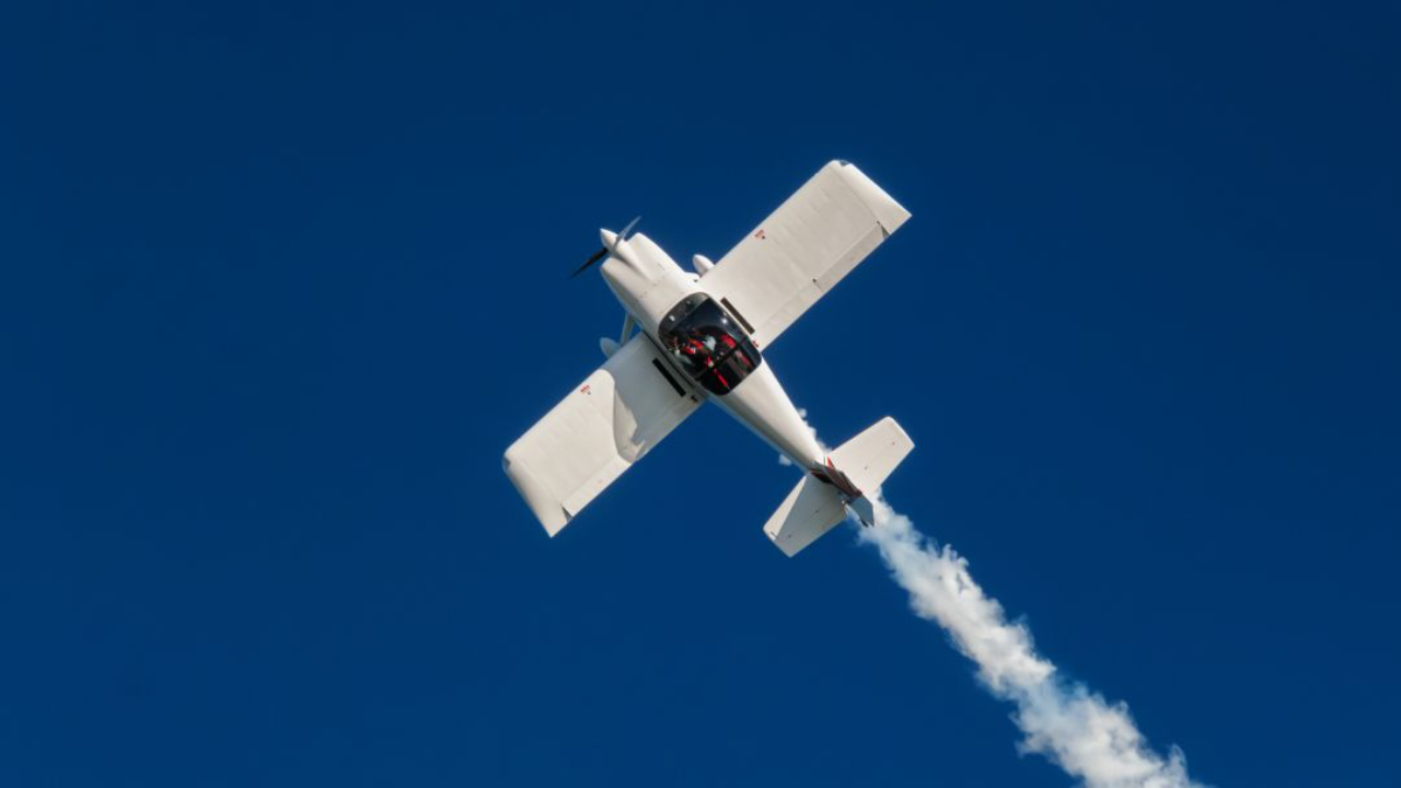 how to become an aerobatic pilot step by step